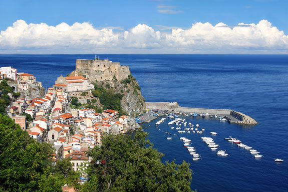 Scilla-Castle,-Calabria,-It