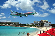 American_757_landing_Sint_Maarten